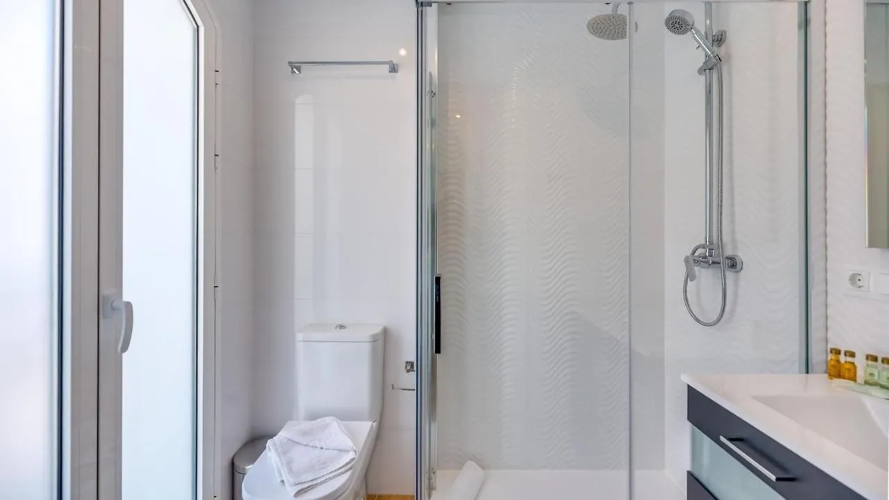 Huerto 22 Chic Urban Corner Apartment Estepona